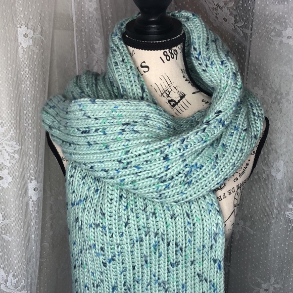 NWT Ann Taylor LOFT Women's Knitted Scarf Blue Green Mix Knit - Picture 2 of 6